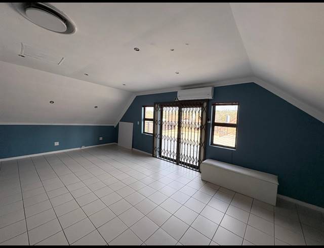 43M² OFFICE TO LET IN FOURWAYS